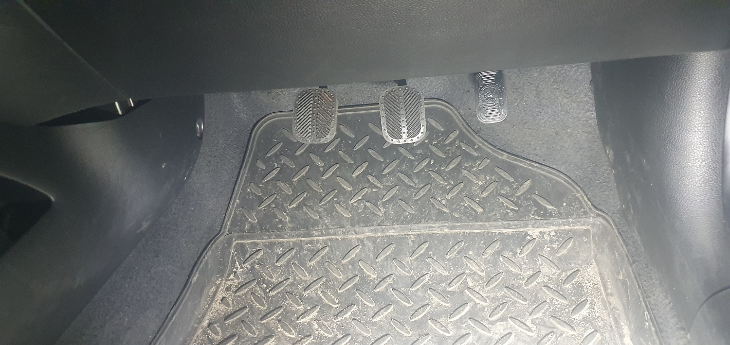 Установка тяговых педалей на Kia Rio (механика, 3шт.)