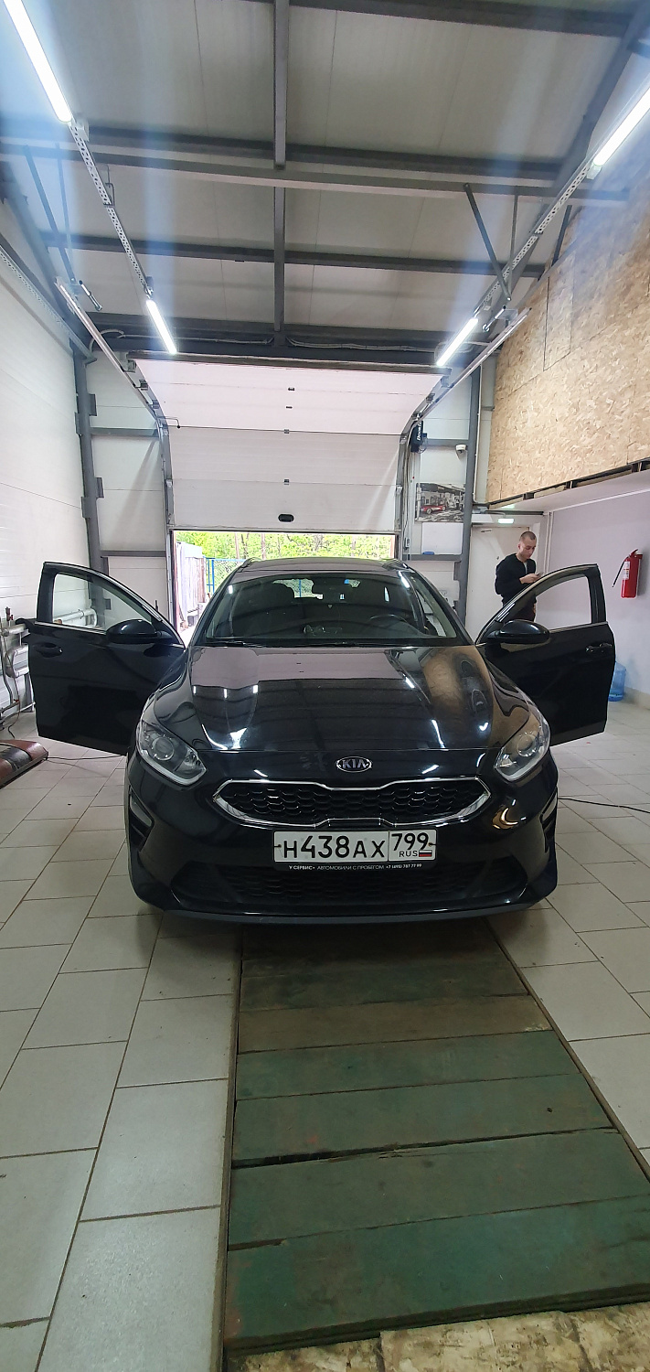 Установка тяговых педалей на Kia Ceed 2018 (автомат, 2шт.)