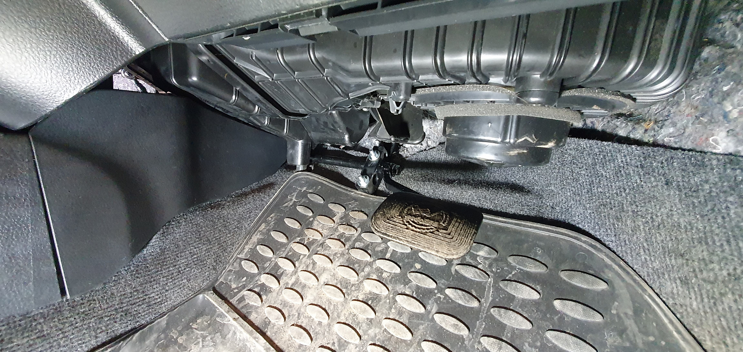Установка тяговых педалей на Suzuki SX4 2009 г. (автомат, 1 шт.)