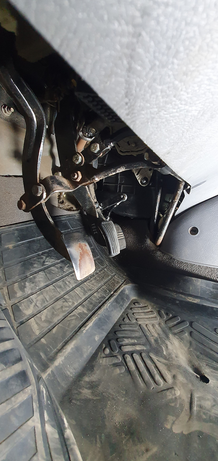 Установка тяговых педалей на Hyundai Accent 2003 г. (педаль газа)