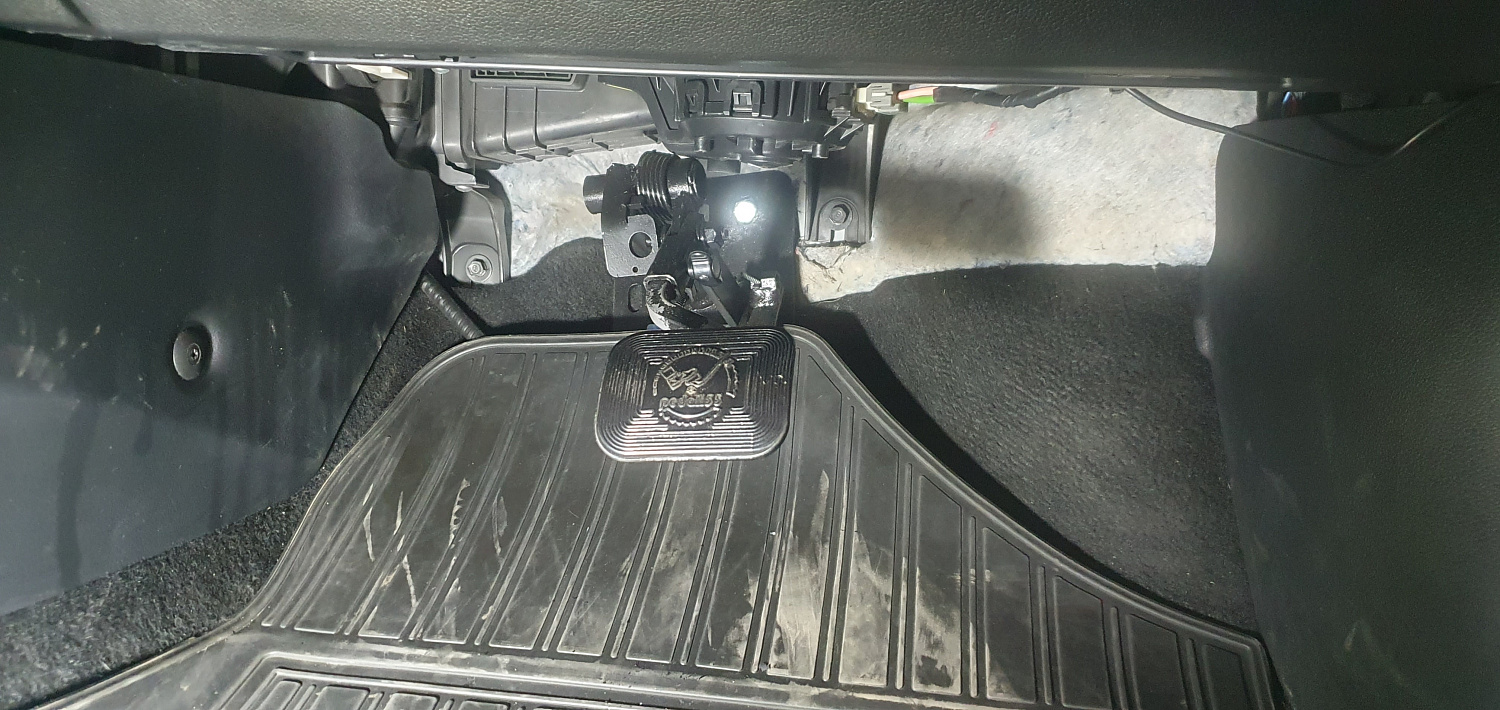 Установка тросовых педалей на Kia Ceed 2013 (автомат, 1шт.)