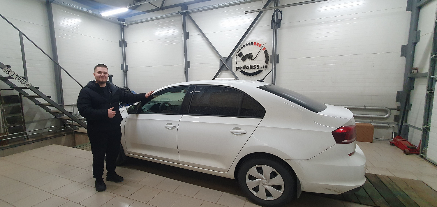 Установка тяговых педалей на Volkswagen Polo (механика, 3шт.)