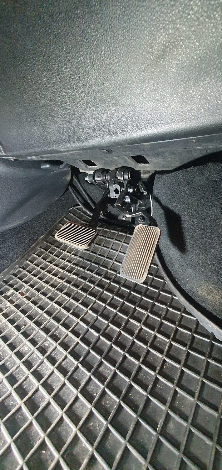 Установка тросовых педалей на Peugeot 308 (автомат, 2шт.)
