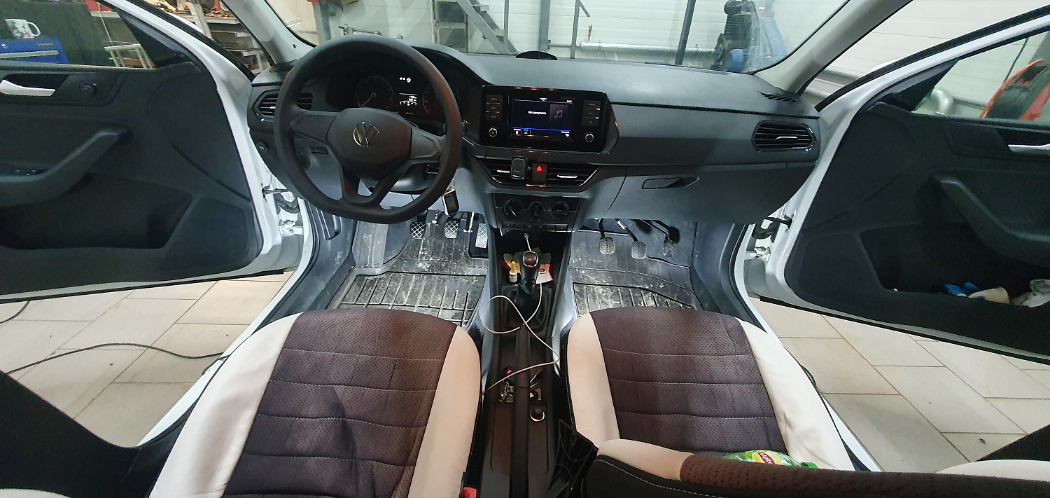 Установка тяговых педалей на Volkswagen Polo (механика, 3шт.)
