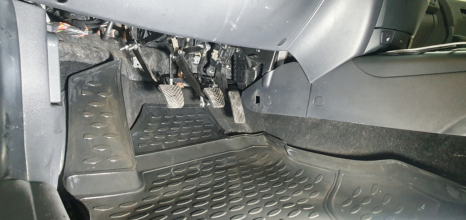 Установка тяговых педалей на Hyundai i30 (механика, 2шт.)