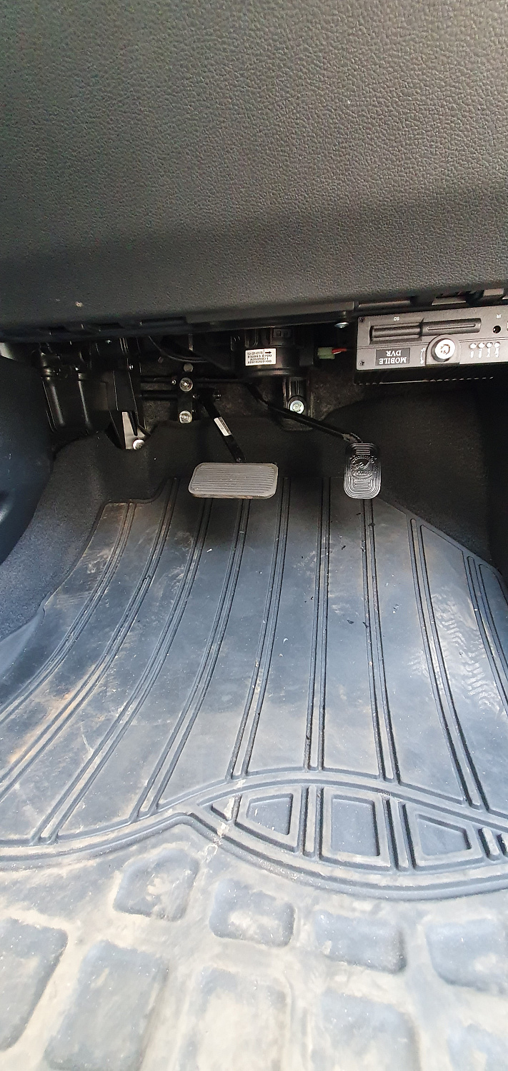 Установка тяговых педалей на Hyundai i30 (автомат, 2шт.)