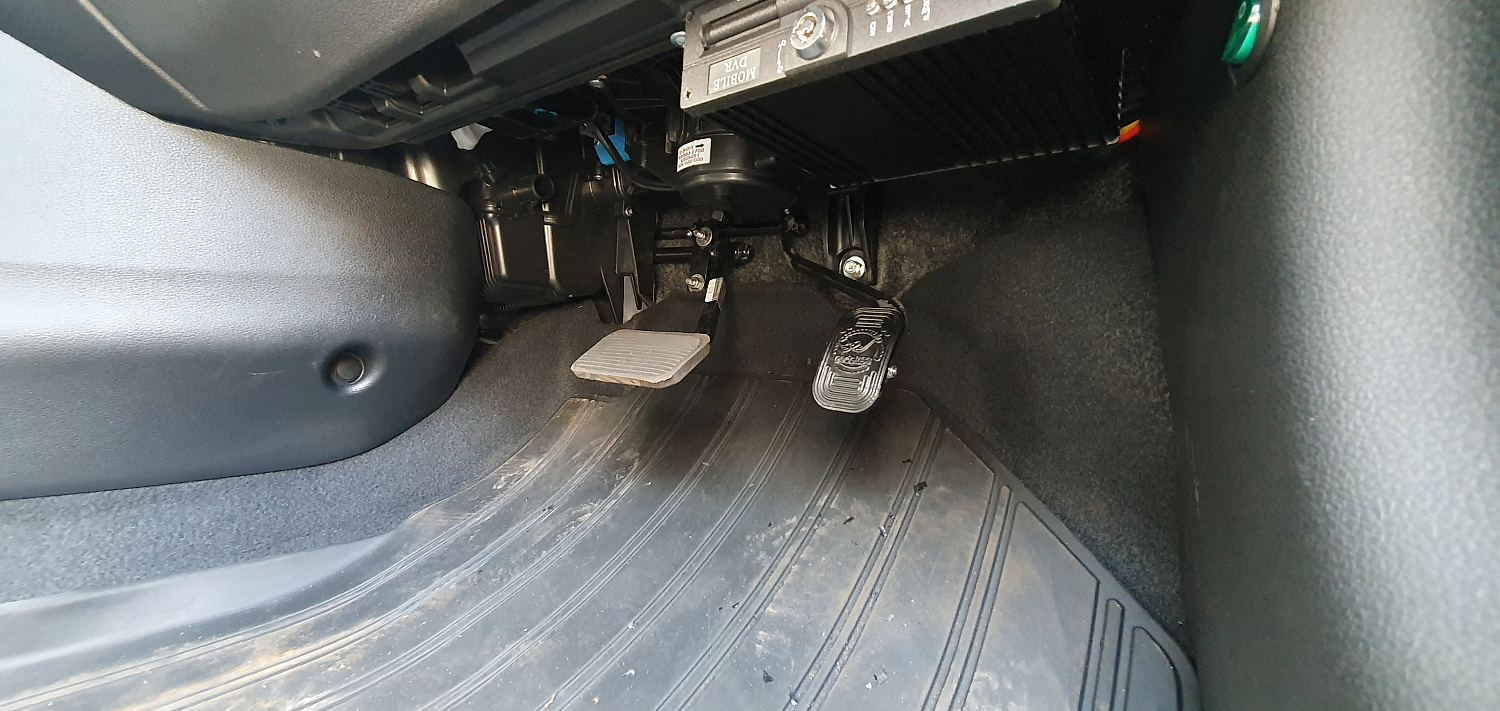 Установка тяговых педалей на Hyundai i30 (автомат, 2шт.)