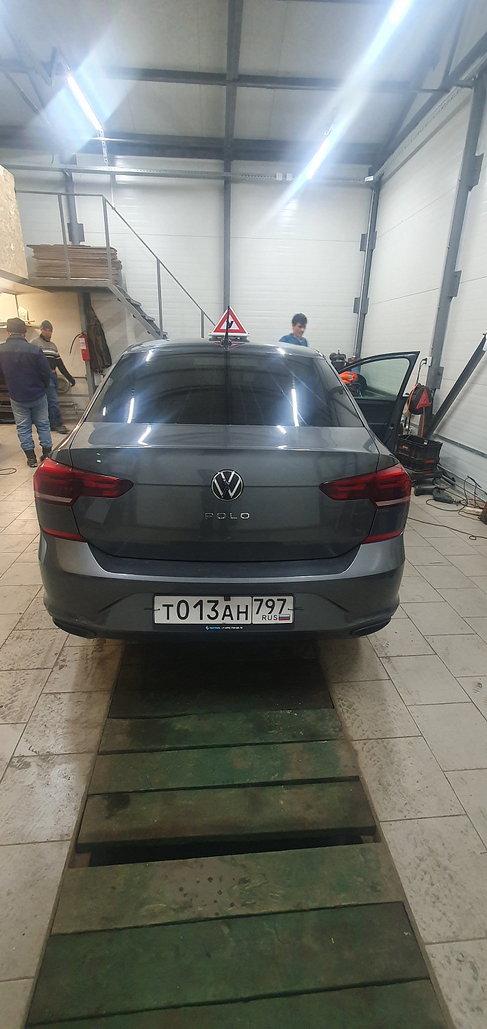 Установка тяговых педалей на Volkswagen Polo (механика, 2шт.)