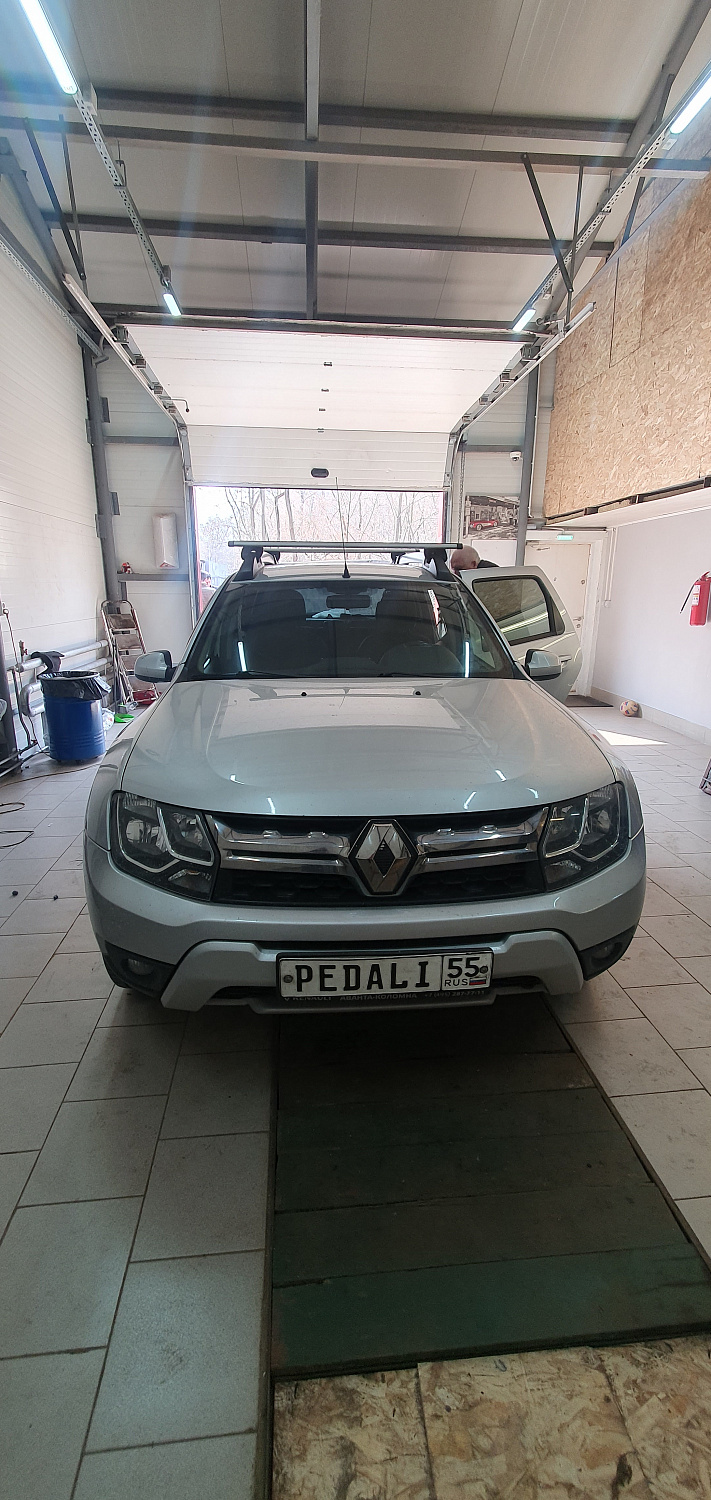 Установка тяговых педалей на Renault Duster (механика, 3шт.)