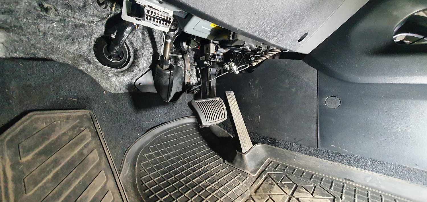 Установка тросовых педалей на Hyundai ix35 2012 г. (автомат, 1 шт.)