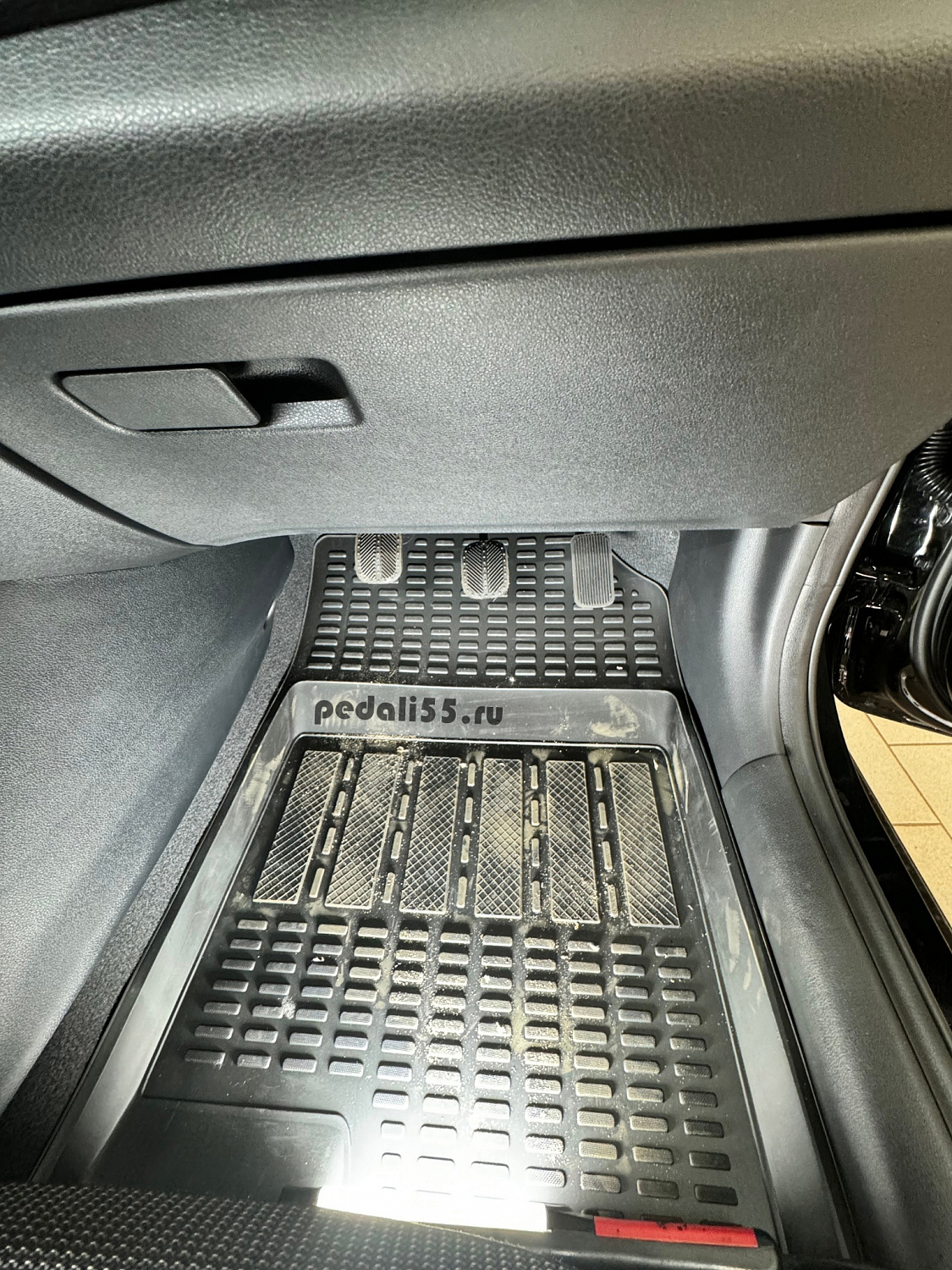 Установка тяговых педалей на Hyundai Solaris МКПП (механика, 3 шт.)