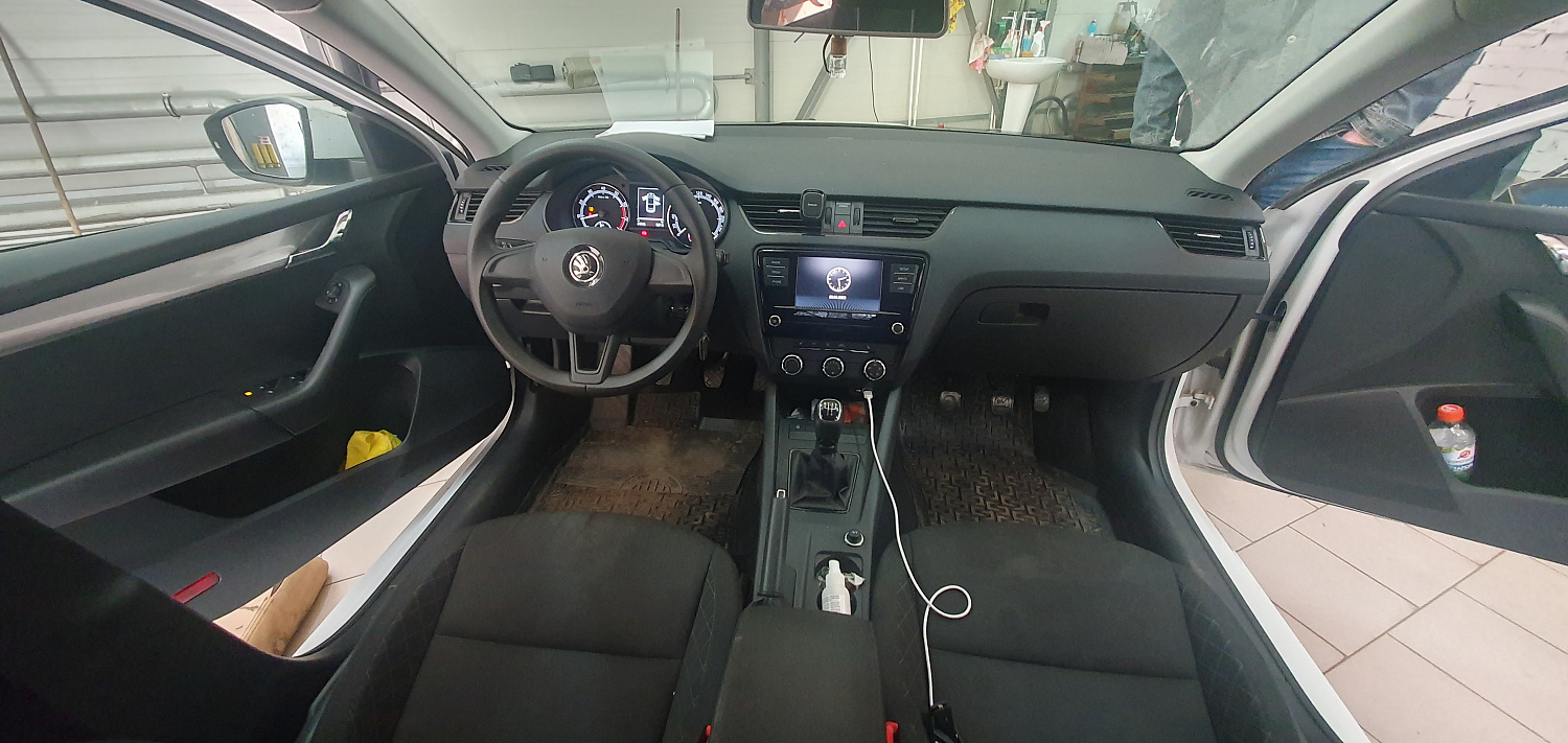 Установка тросовых педалей на Skoda Octavia 2019 г.  (механика, 3шт.)