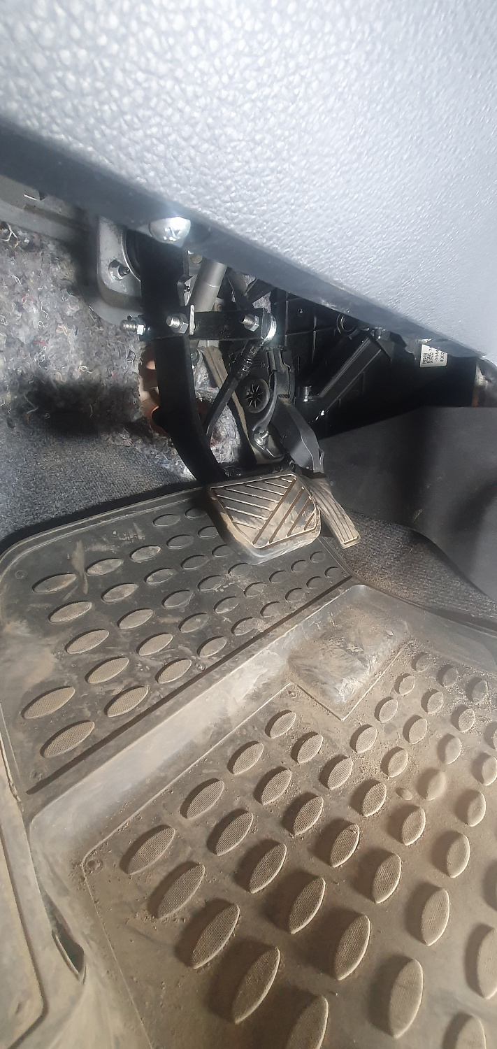 Установка тяговых педалей на Suzuki SX4 2009 г. (автомат, 1 шт.)