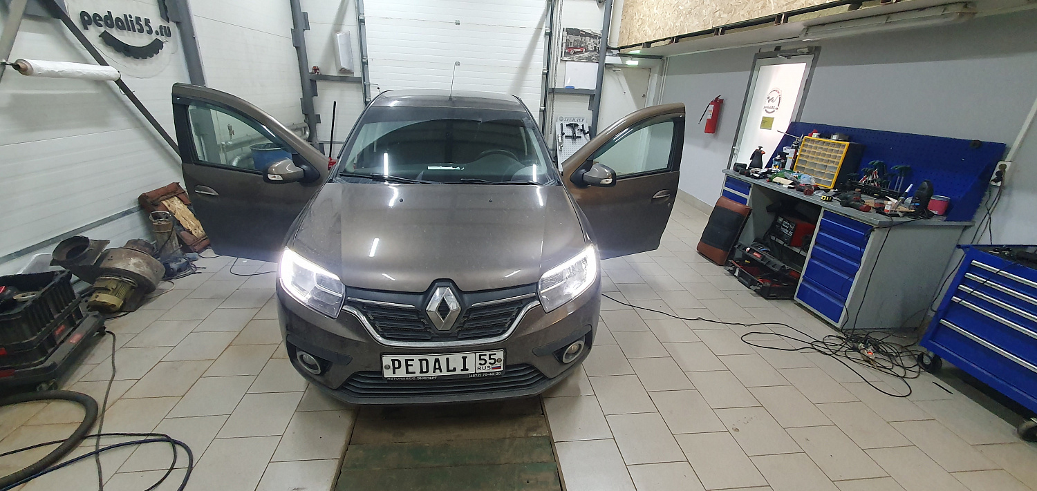 Установка тяговых педалей на Renault Sandero (механика, 3шт.)