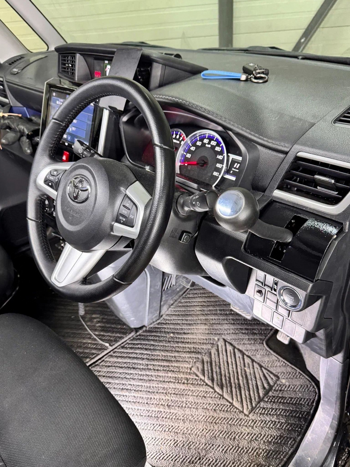 Установка ручного управления для Toyota Roomy