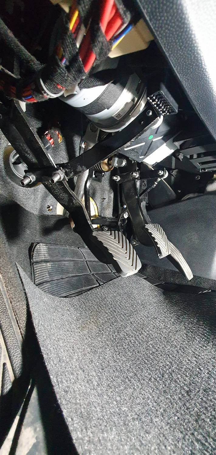 Установка тяговых педалей на JAC S5 (механика, 3шт.)